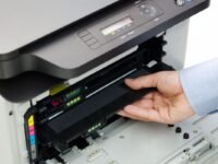 Impressora a laser ou tanque de tinta