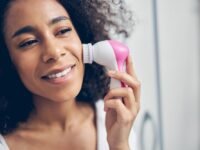 Benefícios do massageador de rosto elétrico