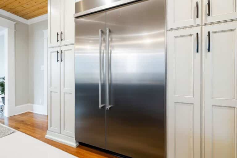 Geladeiras inox modernas ideais para casa em 2025