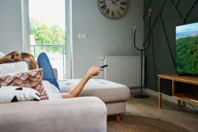 Qual é a TV top de linha de 65' da Samsung?