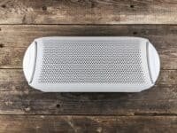 Imagen de caixa de som bluetooth ou com fio: qual é melhor?