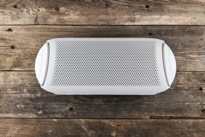 Caixa de som bluetooth ou com fio: qual é melhor?