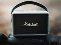 Imagen de caixa de som bluetooth para área externa: o que considerar?