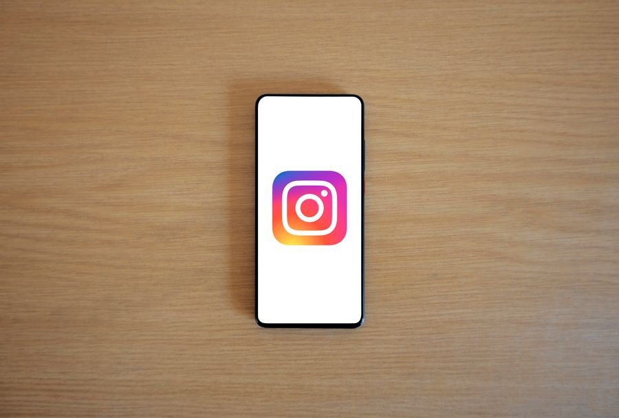 Smartphone com Instagram para avaliação de tecidos